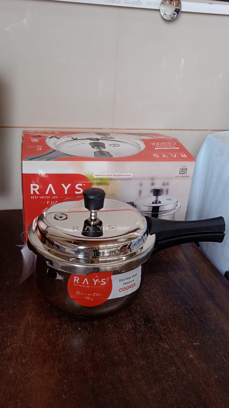 Stainless Steel Rays Fusion Pressure Cookers With Outer Lid (3.5 Litres / 5-Year warranty, ISI Number :- 2347, BIS Number :- CM/L -7600164310
