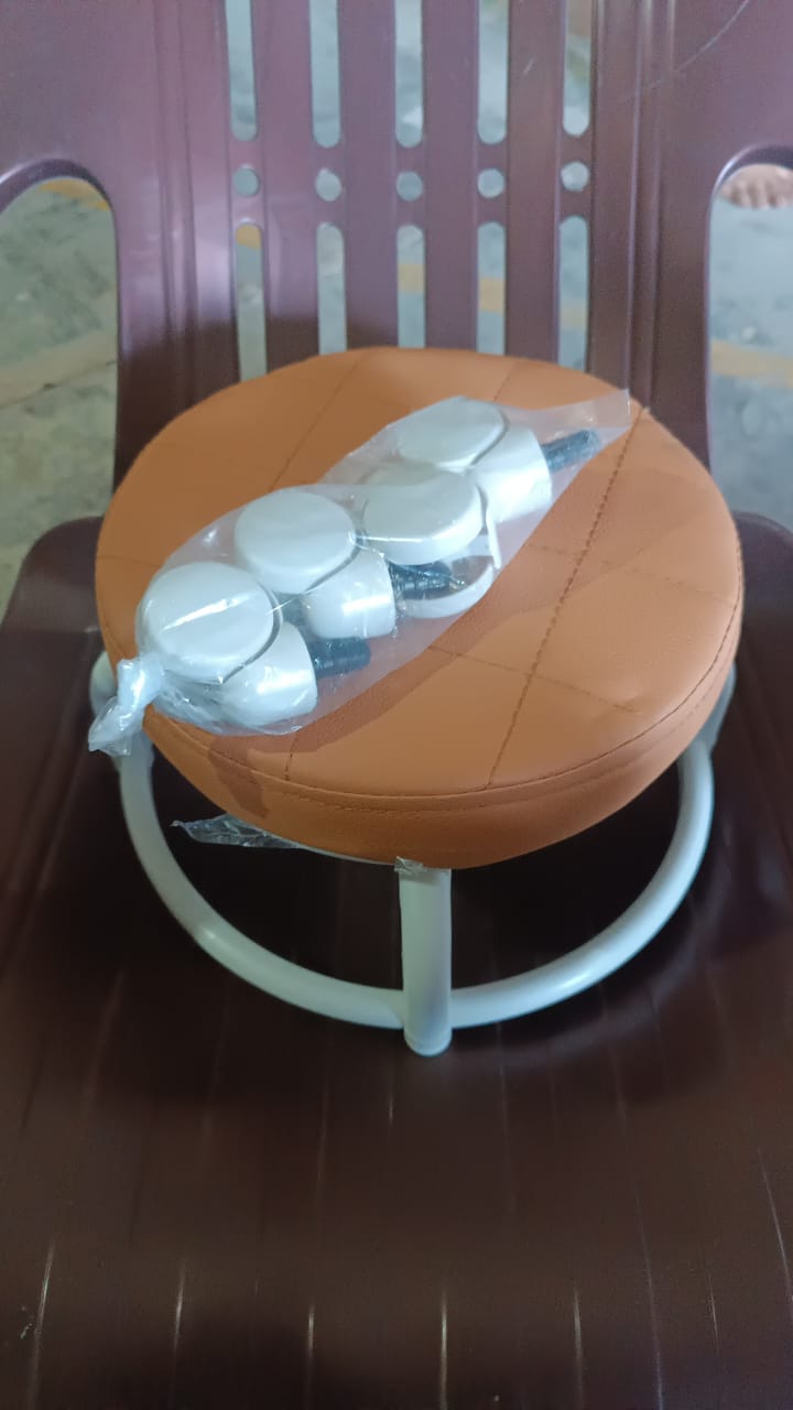 Roller Seat Stool Low Height Rolling Plastic Stool Multifunctional Small Household Movable Mini Stool Pulley Wheel Stool for Garage Home Library (1 Pc)