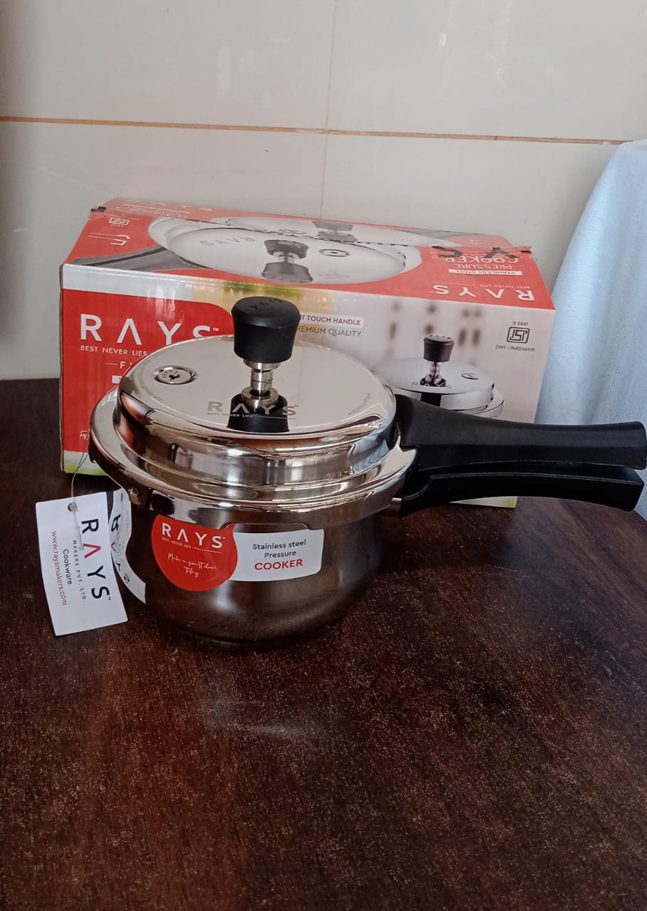Stainless Steel Rays Fusion Pressure Cookers With Outer Lid (2.5 Litres / 5-Year warranty, ISI Number :- 2347, BIS Number :- CM/L -7600164310