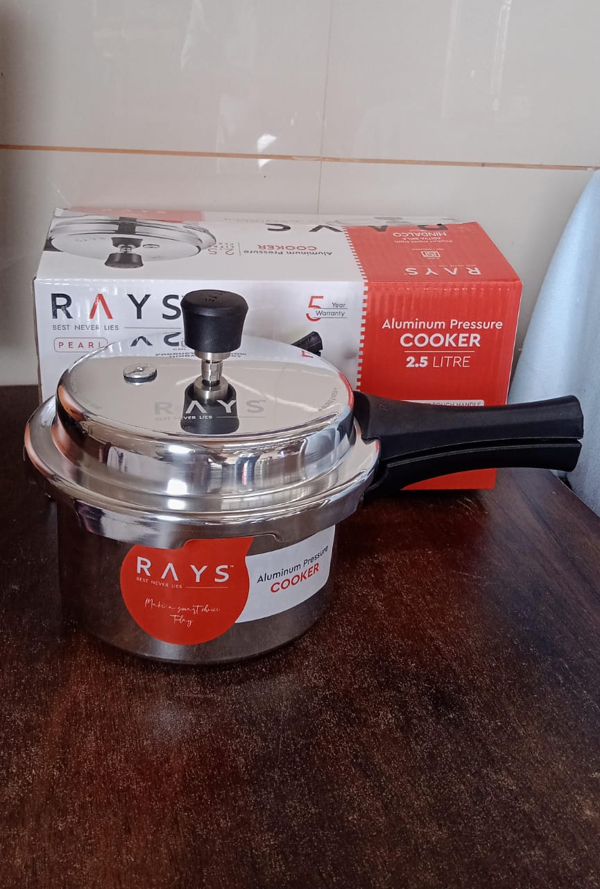 Aluminium Rays Pearl Pressure Cookers With Outer Lid (2.5 Litres / 5-Year warranty, ISI Number :- 2347, BIS Number :- CM/L -7600164310