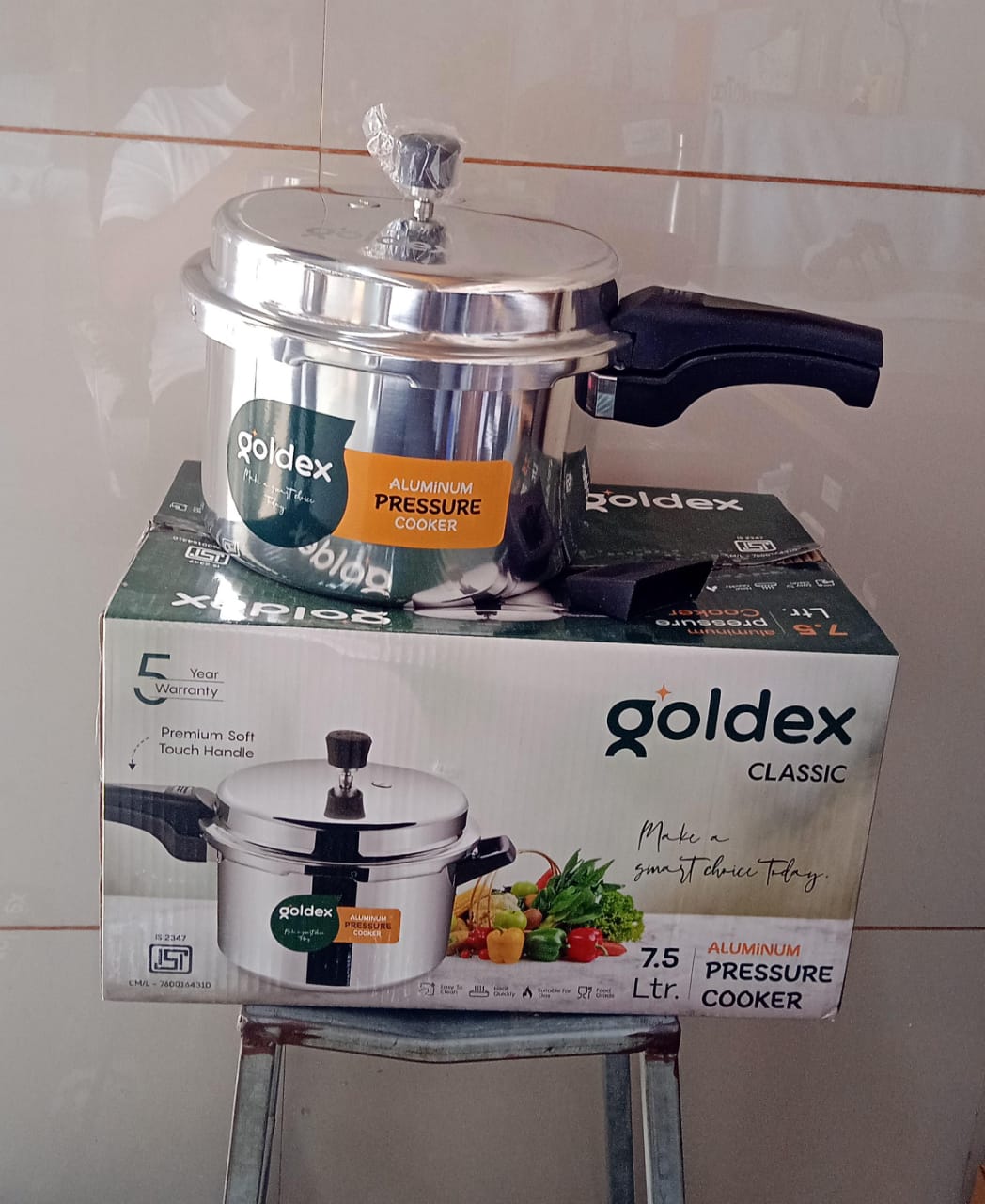 Aluminium Classic Goldex Pressure Cookers With Outer Lid (7.5 Litres / 5-Year warranty, ISI Number :- 2347, BIS Number :- CM/L -7600164310