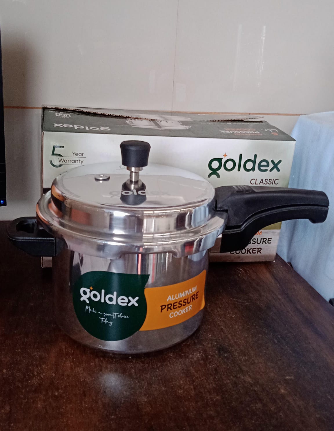 Aluminium Classic Goldex Pressure Cookers With Outer Lid (5 Litres / 5-Year warranty,  ISI Number :- 2347, BIS Number :- CM/L -7600164310